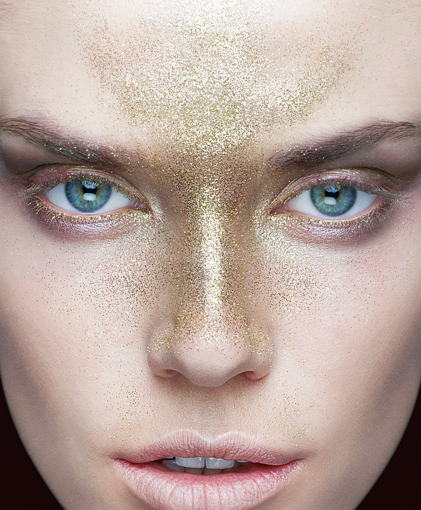 Musilek-Stan-Dior-Makeup-Gold-Close-Up-Beauty-Editorial-Photographer